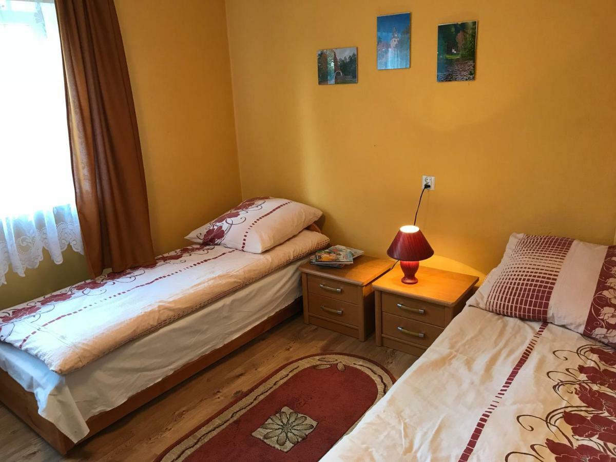Pokoje Goscinne Pod Magnolia Виеле Екстериор снимка